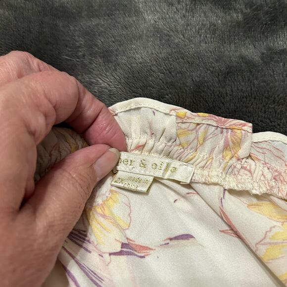 Cooper & Ella beautiful one shoulder floral blouse Size 2x - Picture 8 of 10